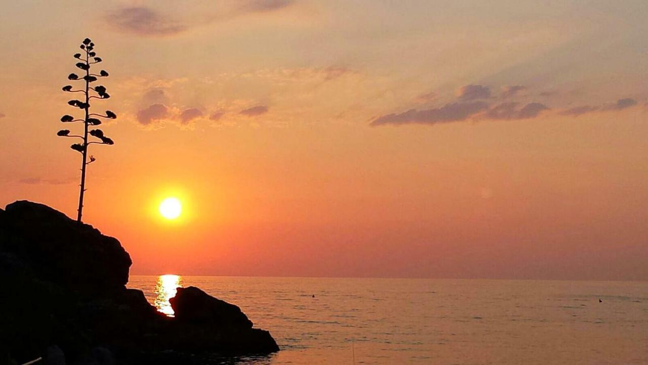 Villetta Ai Peri Nisporto Buitenkant foto